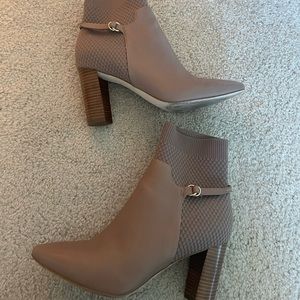 LIGHTLY USED - Coke Hann Sweater Heels
